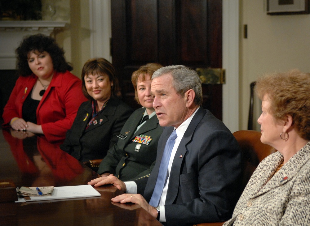 Bush Meets with &quot;America Supports You&quot; Troop-Support Groups