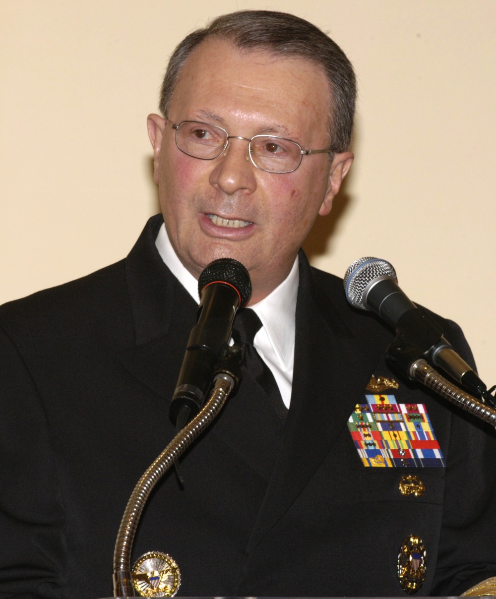 Adm. Giambastiani Addresses Families at Persian Gulf War Memorial Service