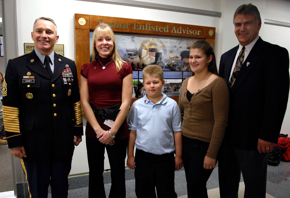 Shauna Fleming Presents 2.6 Millionth Letter of Support for Troops