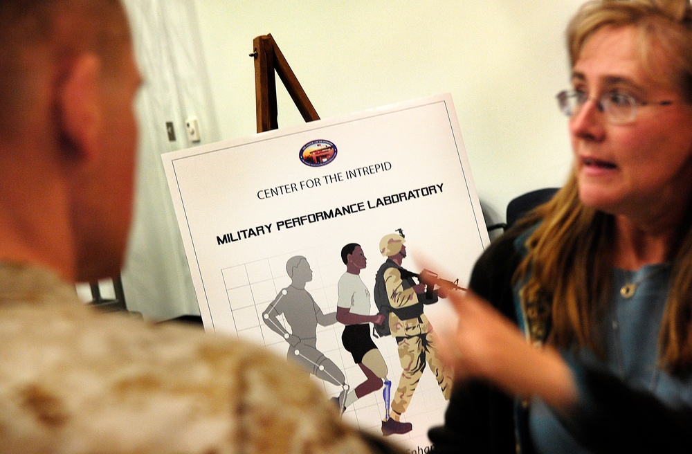 Chairman Pace Tours Cutting-Edge Rehab Facility at Fort Sam Houston
