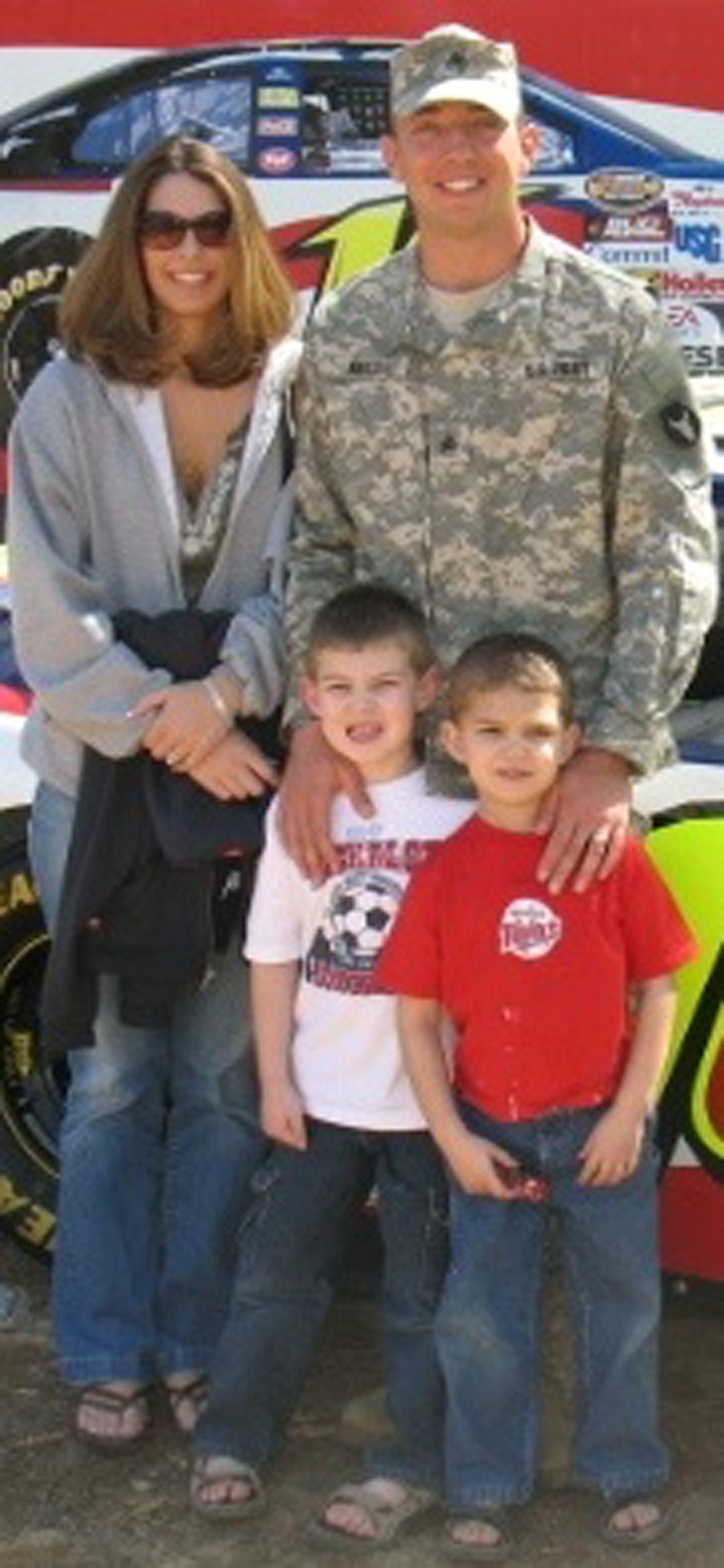 Minnesota National Guard Sergeant Injured in Iraq Poses with Family