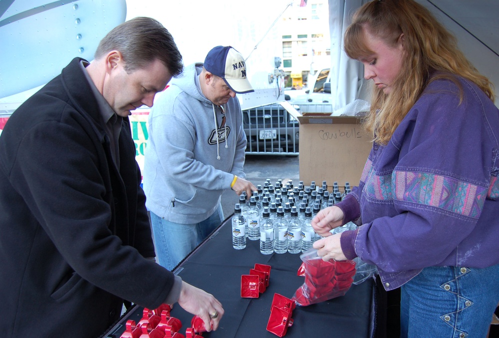 Bell Helicopter, Nonprofit Partner to Support Troops at Armed Forces Bowl Pep Rally