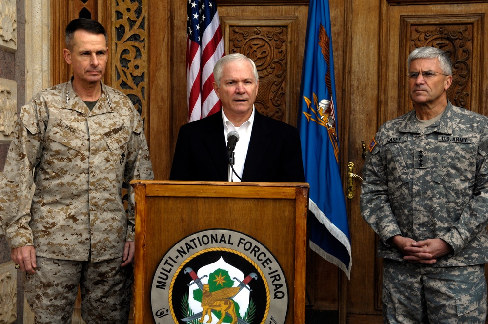 DVIDS - News - Gates Plans to Brief Bush on Iraq Trip Findings This Weekend