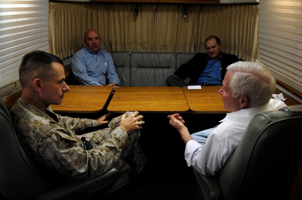 Defense Secretary Gates Visits Iraq to Assess Situation, Meet with Troops and Leaders