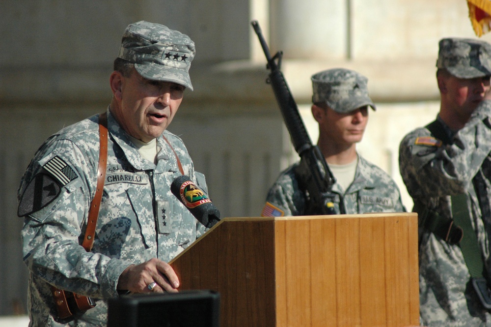 Army Lt. Gen. Chiarelli Marks Transfer of Authority in Iraq