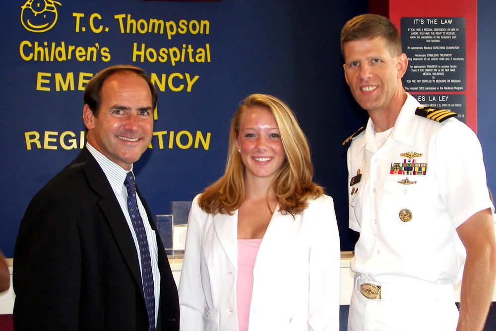 Tennessee Congressman, Navy Commander Visit Children's Hospital