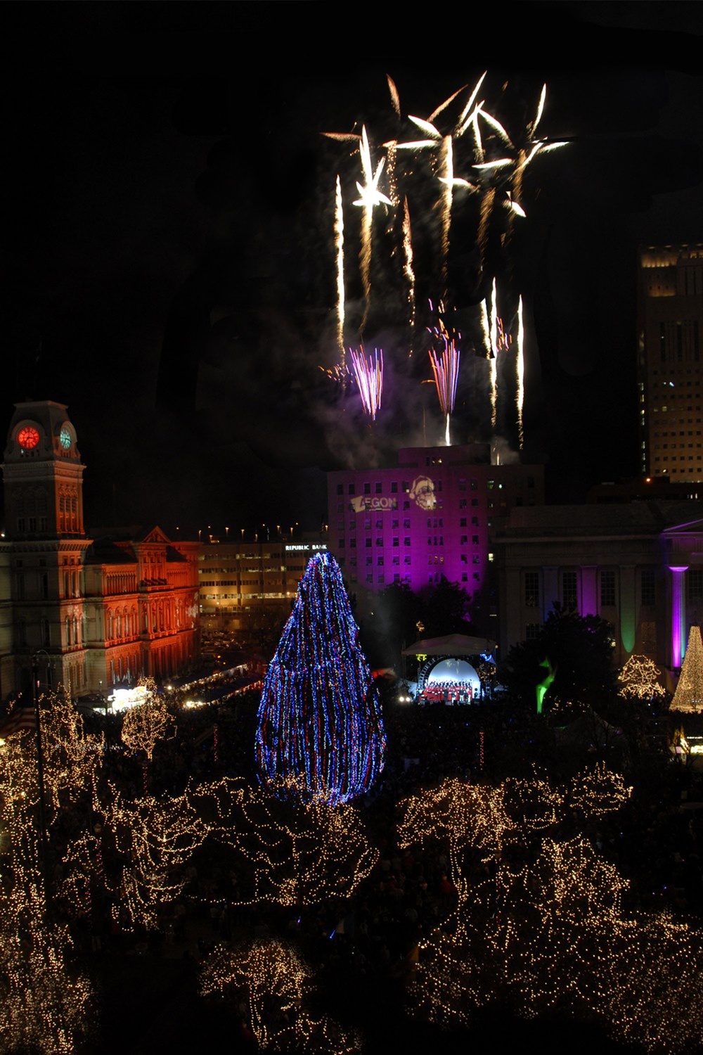 Louisville's 65-Foot Holiday Tree Honors Servicemembers