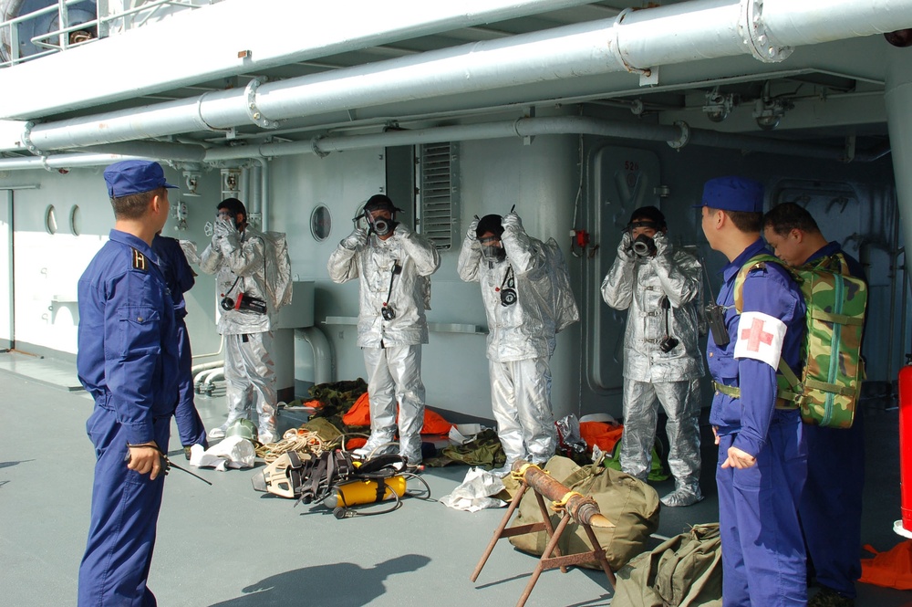 Chinese, U.S. Navies Conduct Joint Search and Rescue Exercise