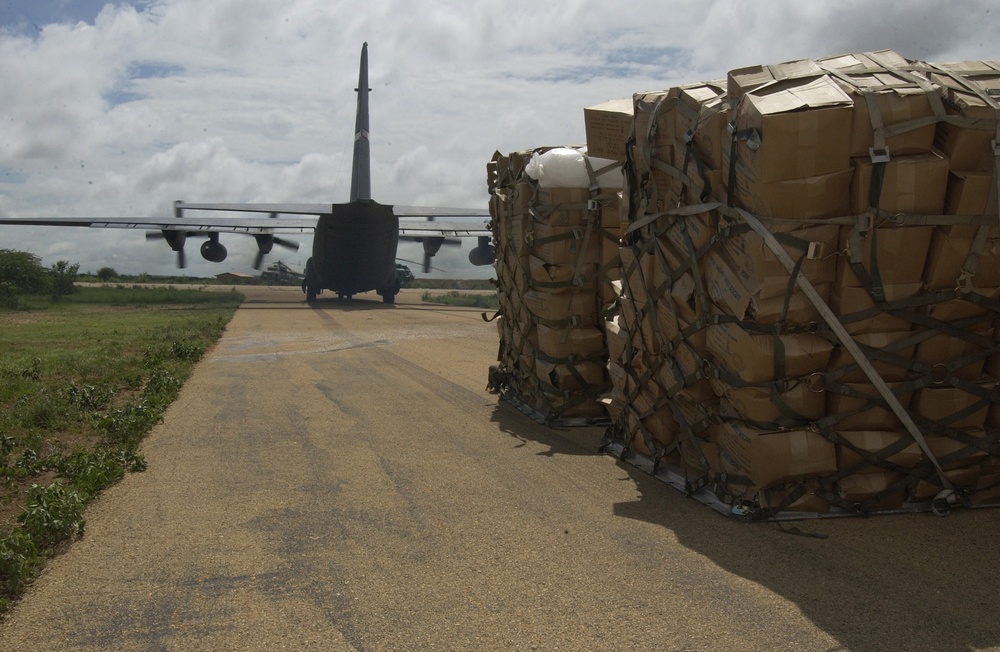 U.S. C-130 Delivers Aid to Flood-Stricken Ogaden Region of Ethiopia