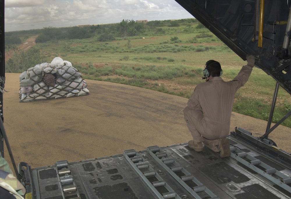 U.S. C-130 Delivers Aid to Flood-Stricken Ogaden Region of Ethiopia