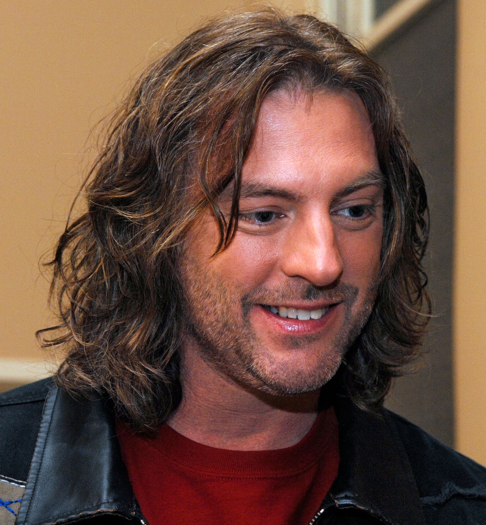 Country Singer Darryl Worley Honors Veterans at Grand Ole Opry