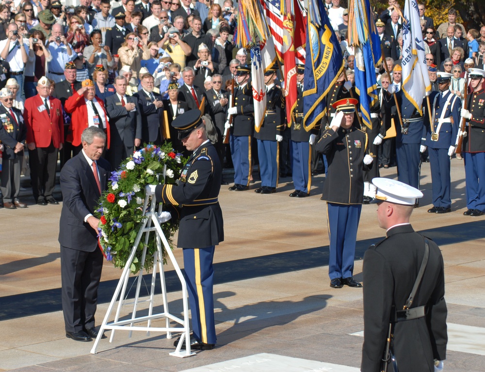 Bush Honors Fallen Soldiers at Arlington on Veterans Day