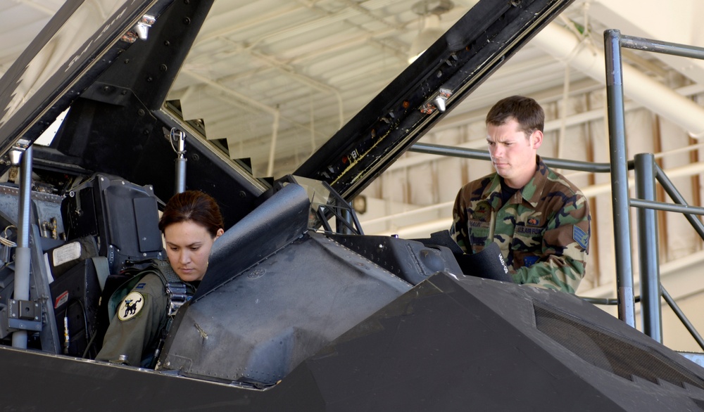 F-117 Nighthawk Retires After 25 Years of Service