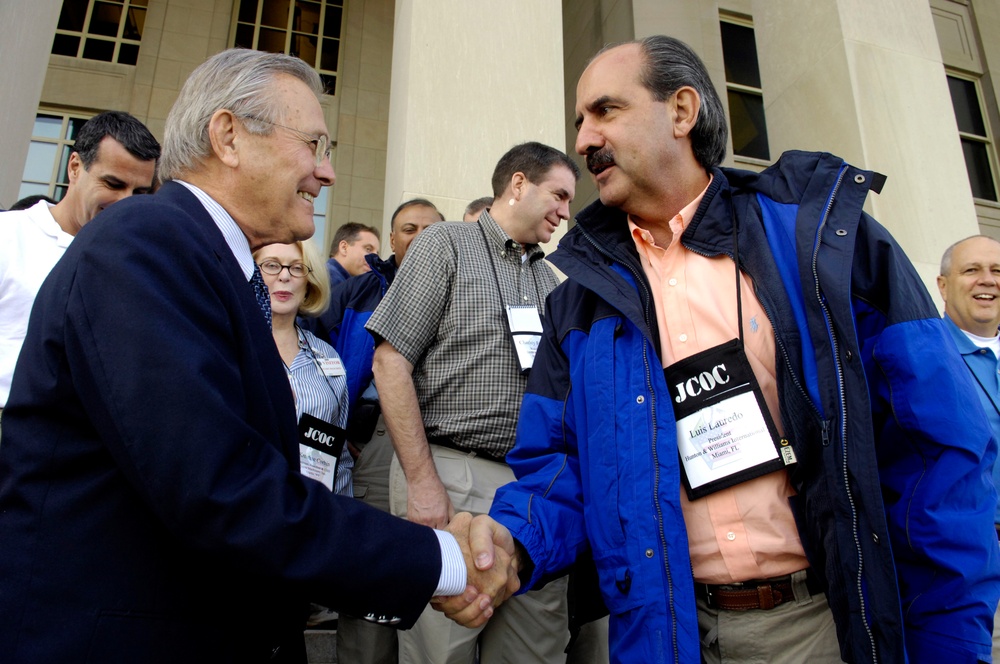 Rumsfeld Hosts Civilian Leaders at Pentagon