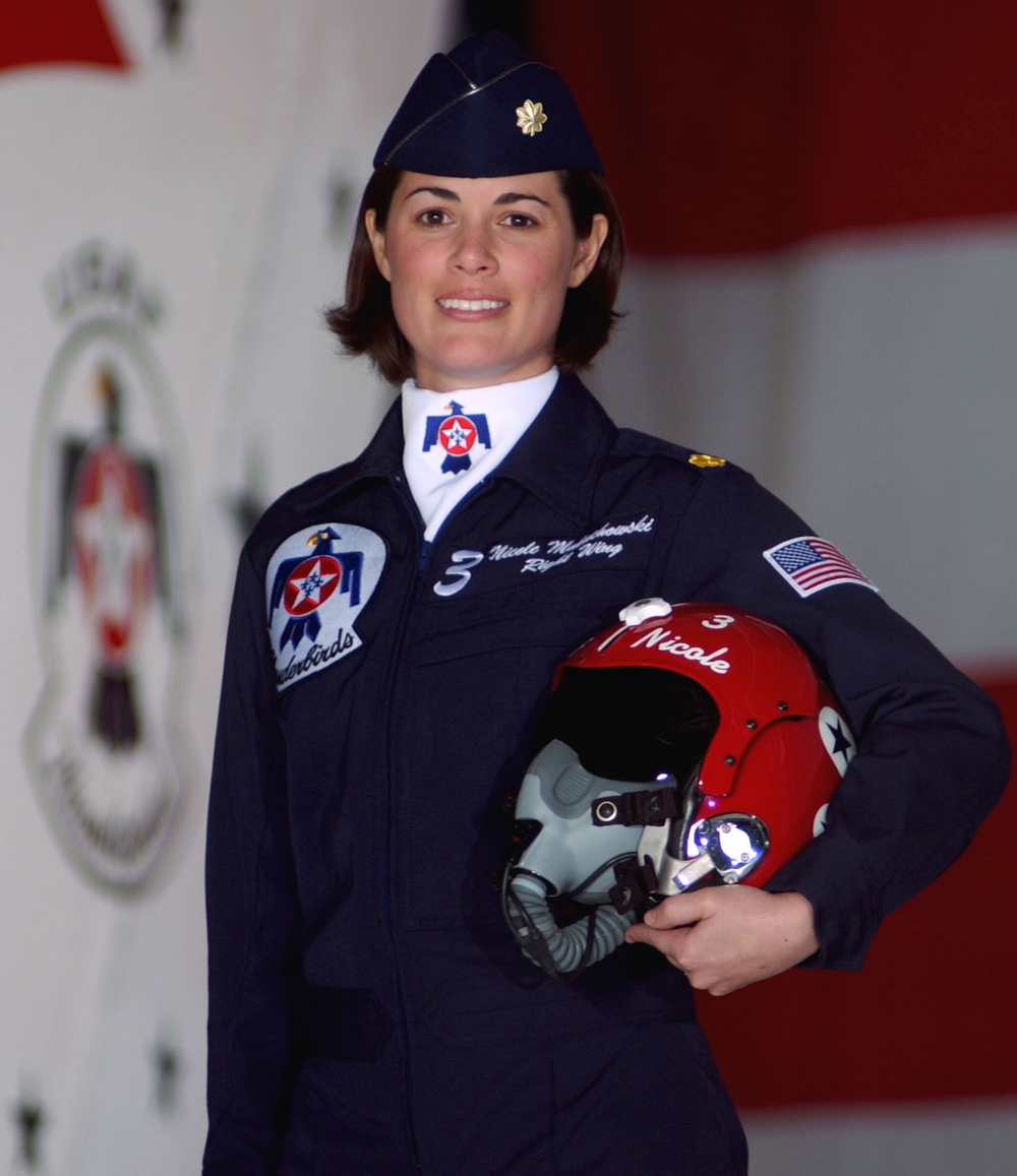Trailblazing Thunderbird Pilot Honored at Air Force Memorial Dedication