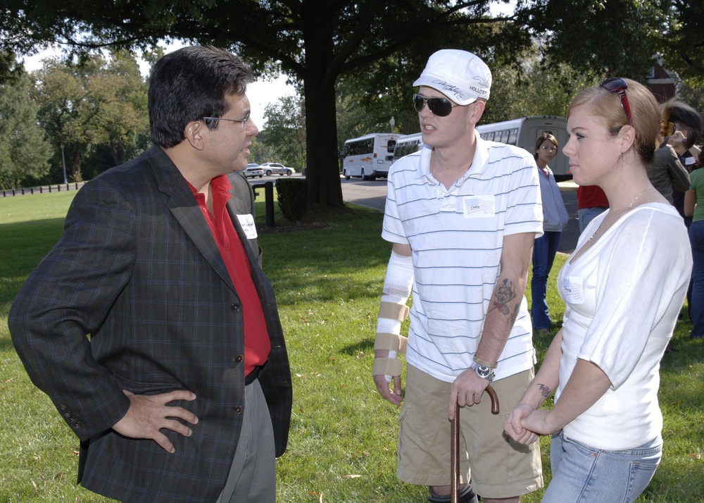 Attorney General Gonzalez Visits Wounded Soldiers at Fort Myer Picnic