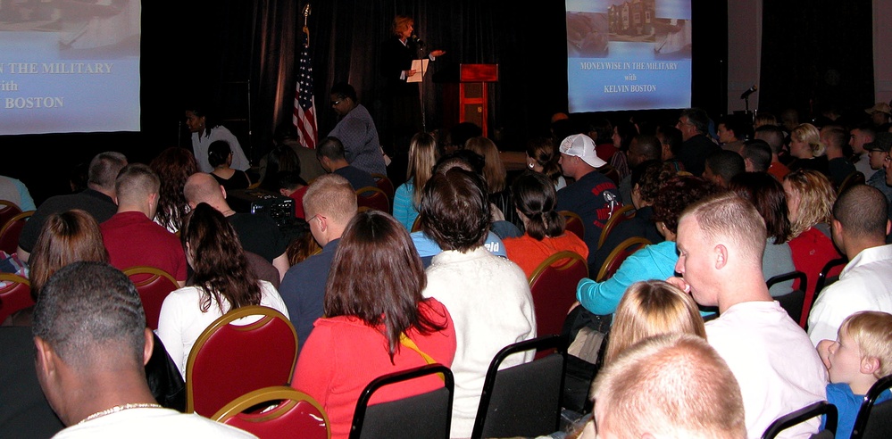 DoD Official Addresses Military, Civilian Attendees at Financial Management Seminar