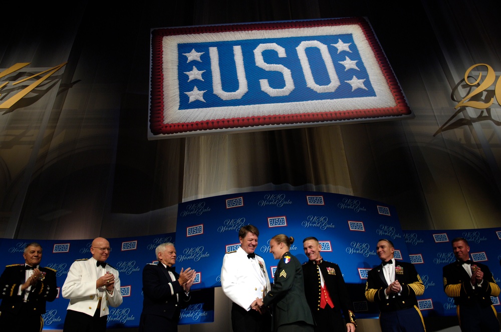 Army Sgt. Leigh Ann Hester Receives Silver Star for Valor in Combat