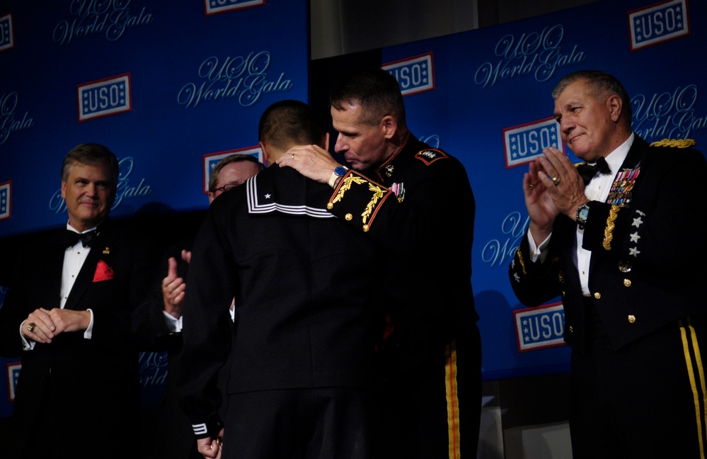 Chairman Honors Wounded Sailor for Heroic Actions in Iraq