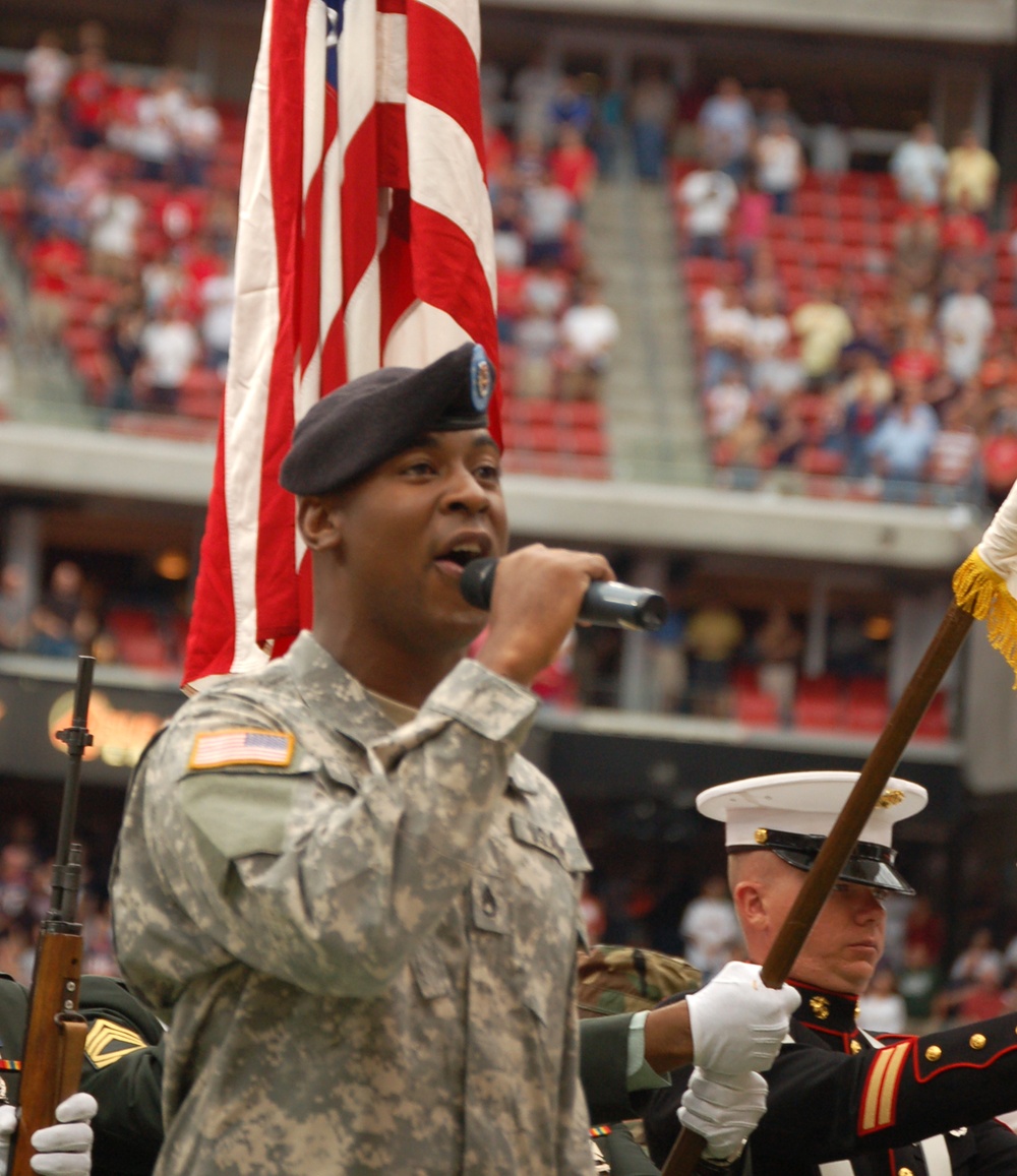 Army Recruiter Sings National Anthem at Texans-Redskins Game