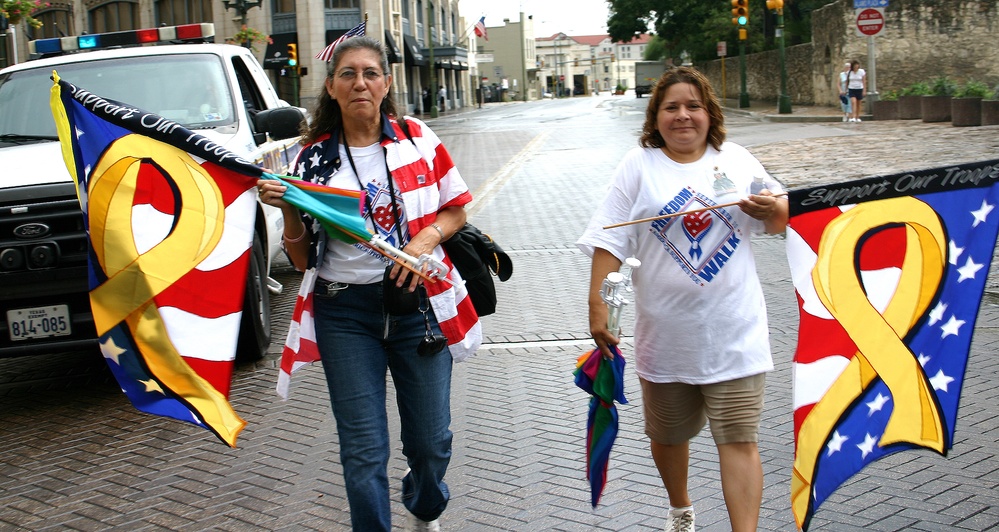 Mothers Honor Sons Serving, Fallen in Iraq