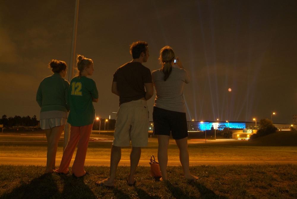 Residents Gather to Honor 9/11 Victims at Pentagon Memorial