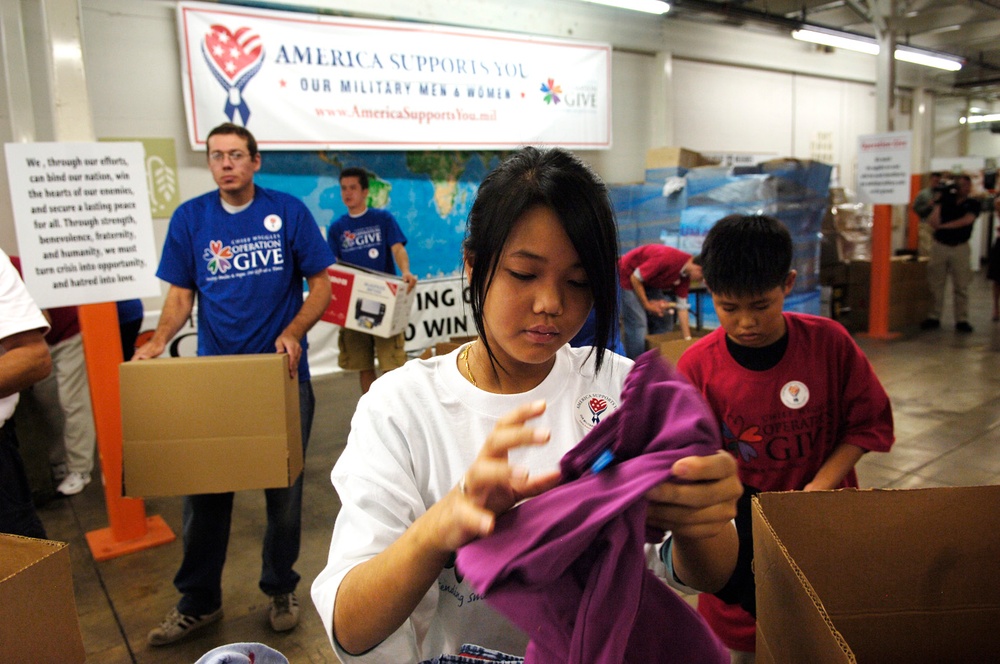 Volunteers Pack Supplies for Military Overseas