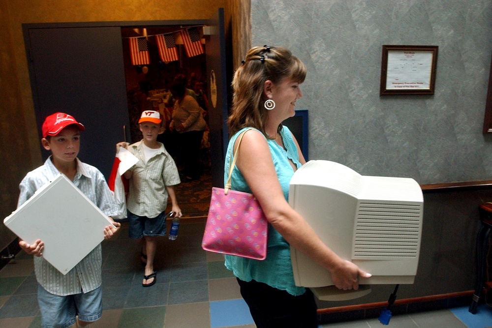 Army Family Receives Donated Computer as Soldier Deploys