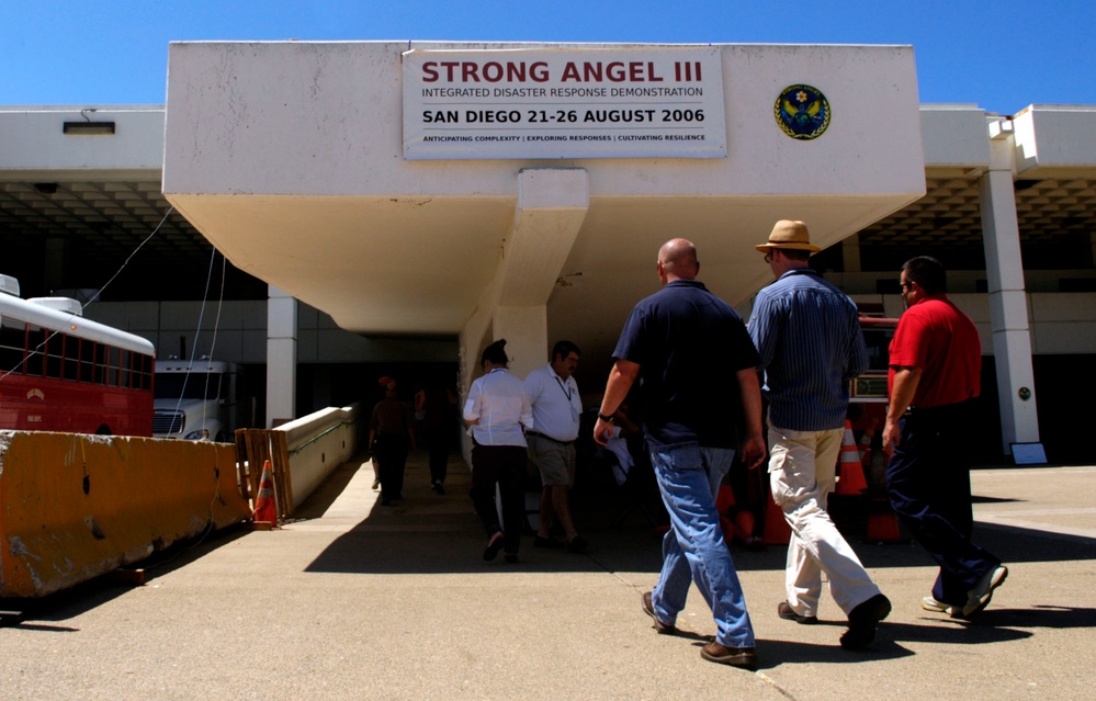 Participants Gather at Unclassified Information Center for Strong Angel III Disaster Response Exercise