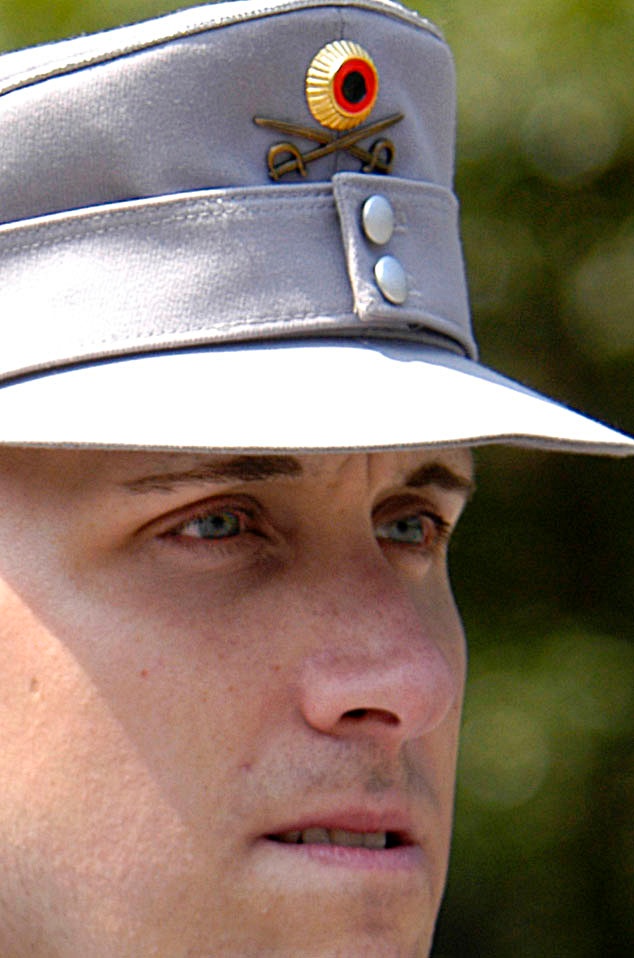 German Officer Visits Arlington National Cemetery, Supports US Troops Through Charity