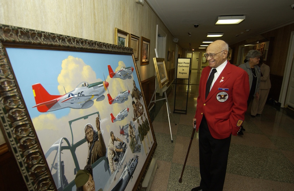 Tuskegee Airman Reflects on Legacy at Pentagon Visit