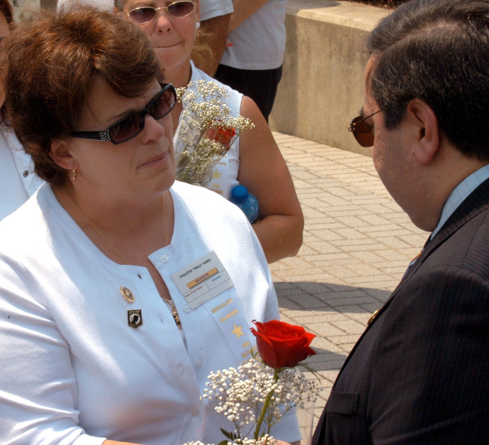 Gold Star Mother Meets with Iraqi Diplomat at UN