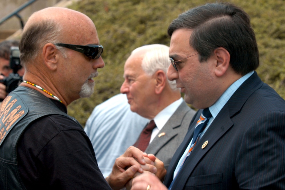 Vietnam Veteran Greets Iraqi Ambassador at New Jersey Memorial