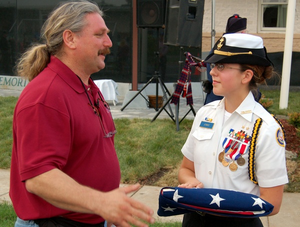 Veteran Connects with Student at Memorial Ceremony