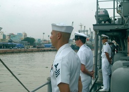Explosive Ordnance Disposal Unit Arrives in Vietnam for Port Visit