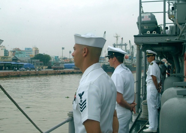 Explosive Ordnance Disposal Unit Arrives in Vietnam for Port Visit