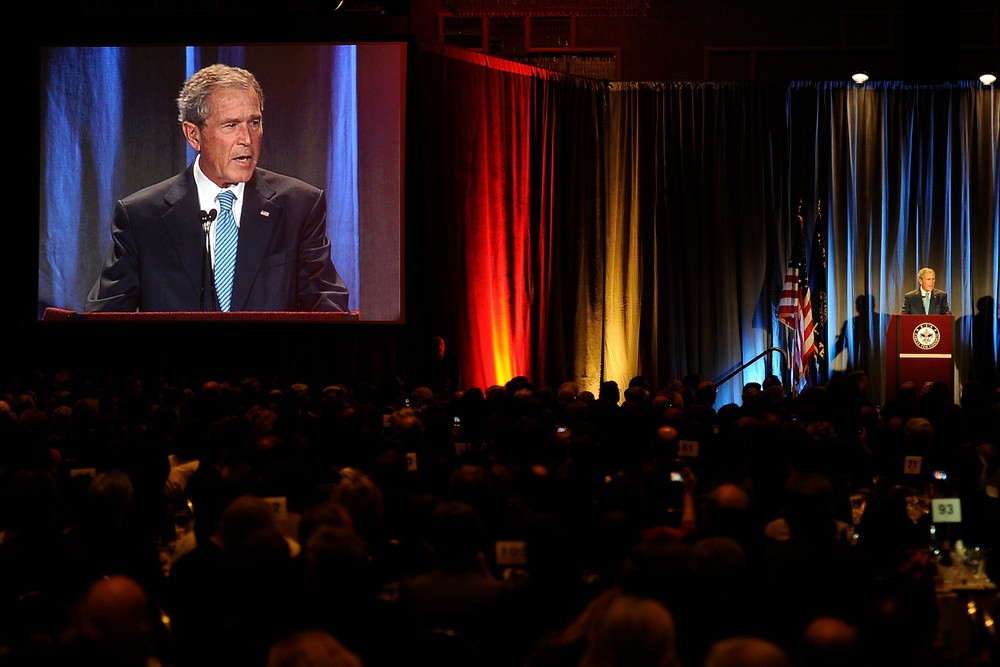 Bush Introduces Defense Secretary Gates at Dallas Scouting Dinner