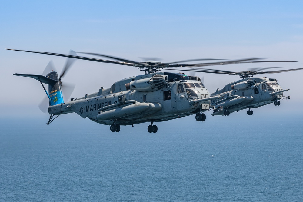 CH-53's flying formation