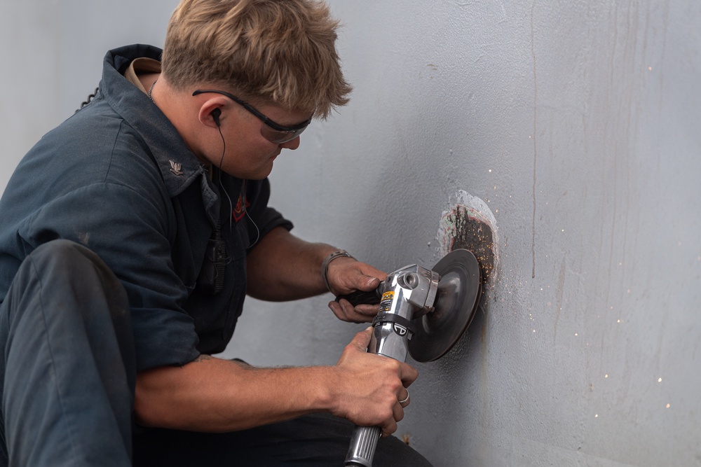 USS PEARL HARBOR (LSD 52) deck department Sailors perform corrosion control