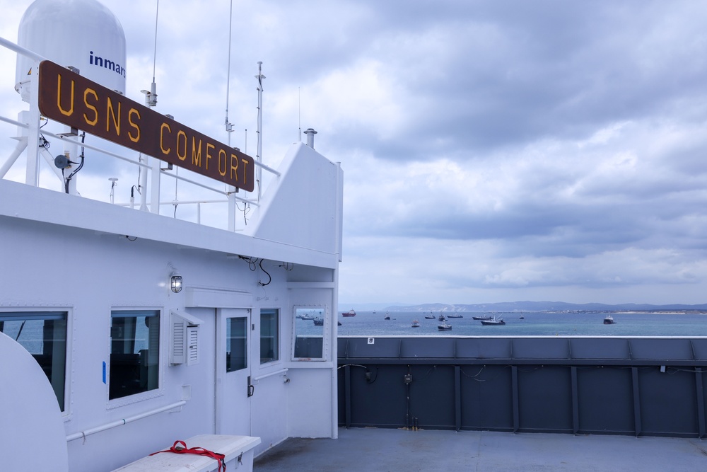 USNS Comfort arrives in Manta, Ecuador