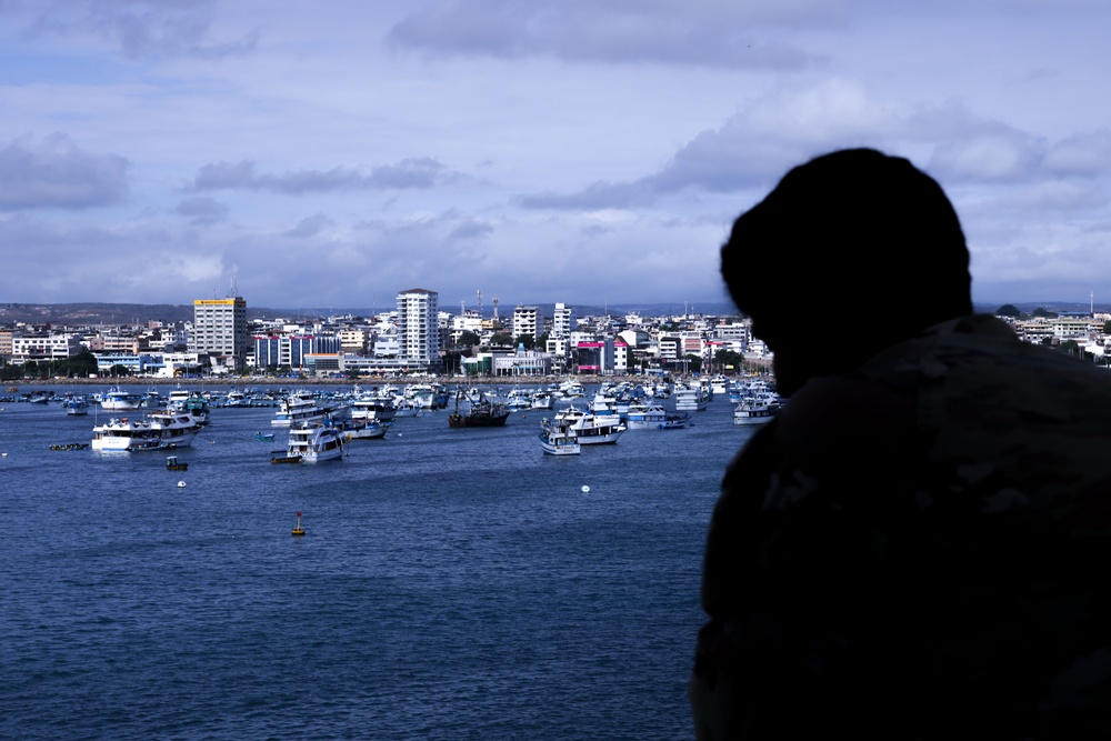 USNS Comfort Arrives in Manta, Ecuador