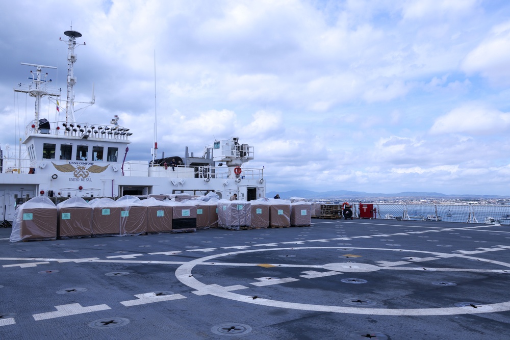 USNS Comfort arrives in Manta, Ecuador