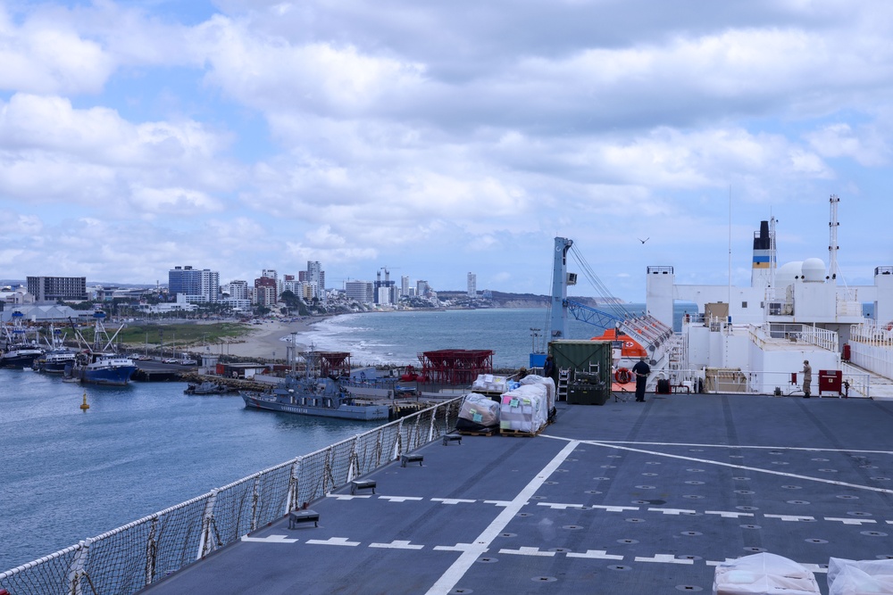 USNS Comfort arrives in Manta, Ecuador