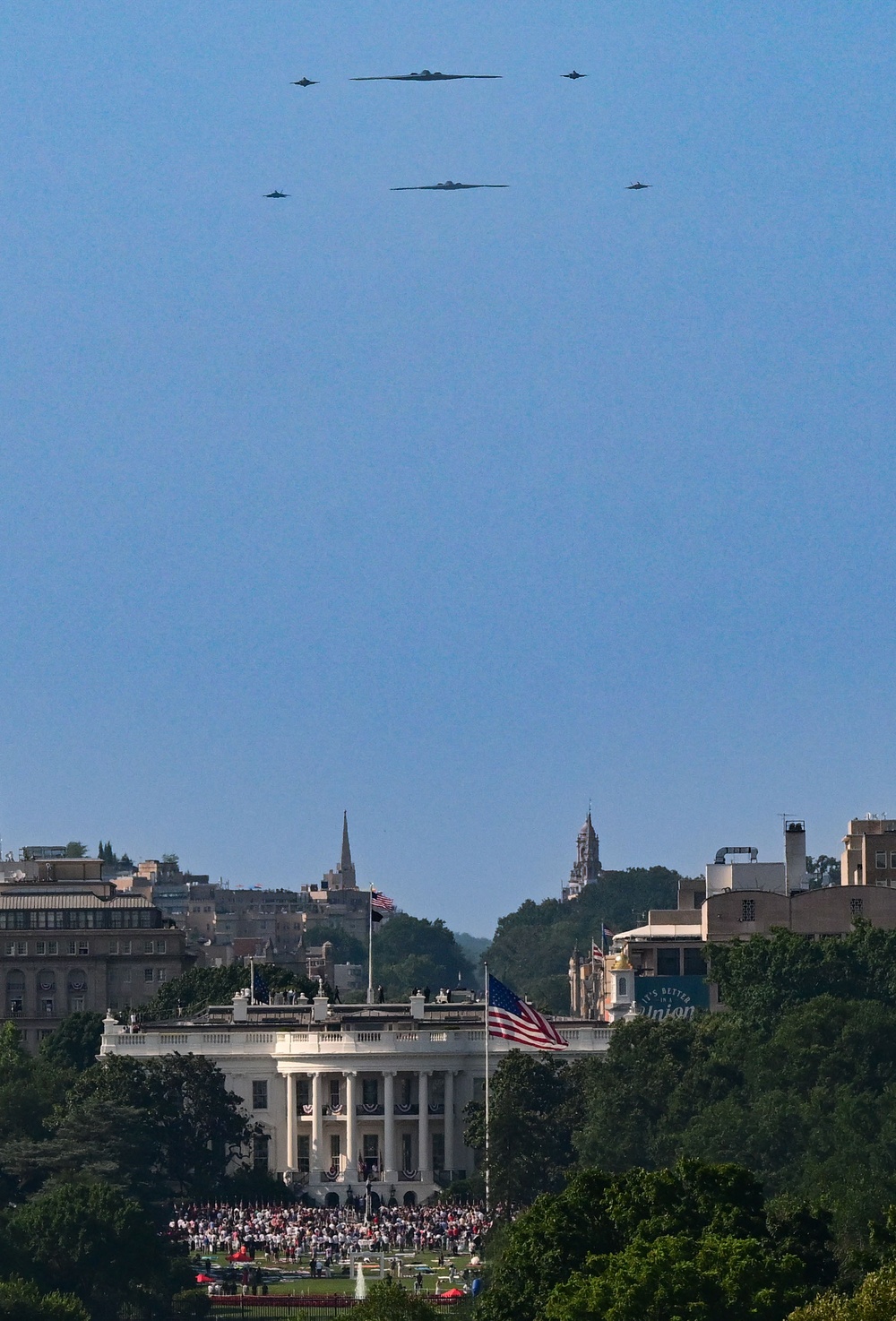US Airpower soars over the White House