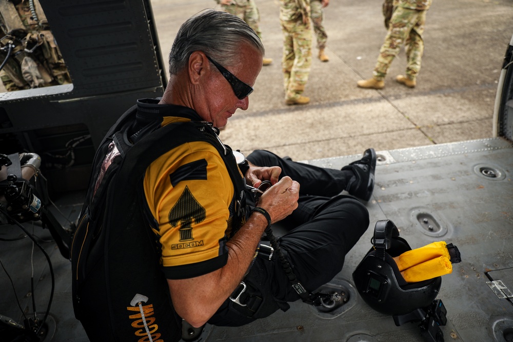 SOCOM Para-Commandos Showcase HALO Jump Capabilities Over Weyand Field