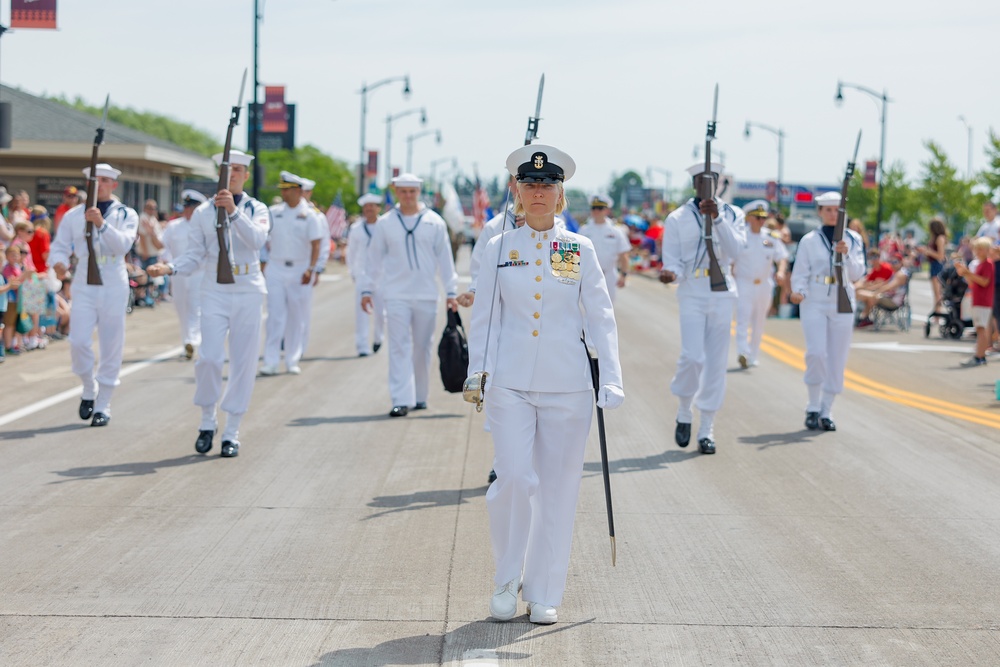 Navy Ceremonial Guard &amp; USS Minnesota Sailors March in Superior Parade