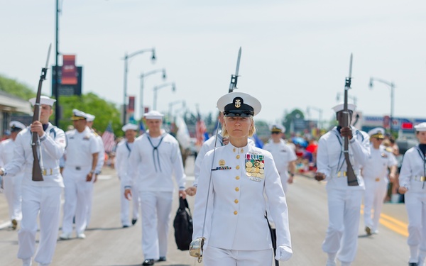 Navy Ceremonial Guard &amp; USS Minnesota Sailors March in Superior Parade