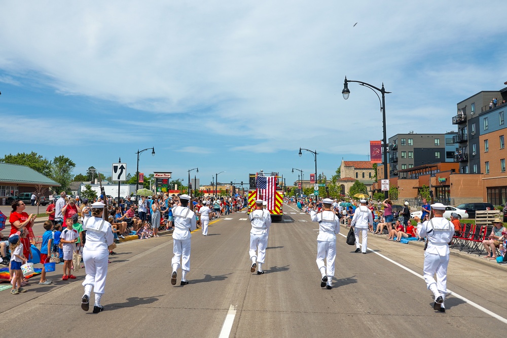 Navy Ceremonial Guard &amp; USS Minnesota Sailors March in Superior Parade