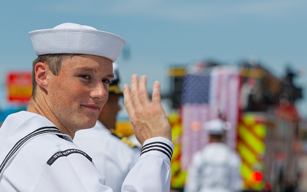 Navy Ceremonial Guard &amp; USS Minnesota Sailors March in Superior Parade