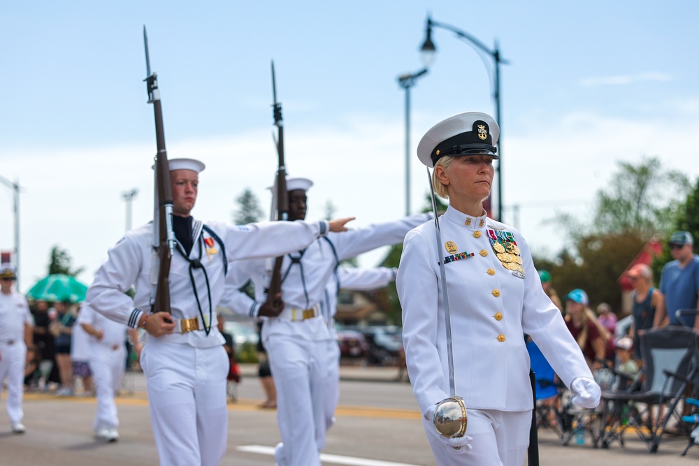 Navy Ceremonial Guard &amp; USS Minnesota Sailors March in Superior Parade